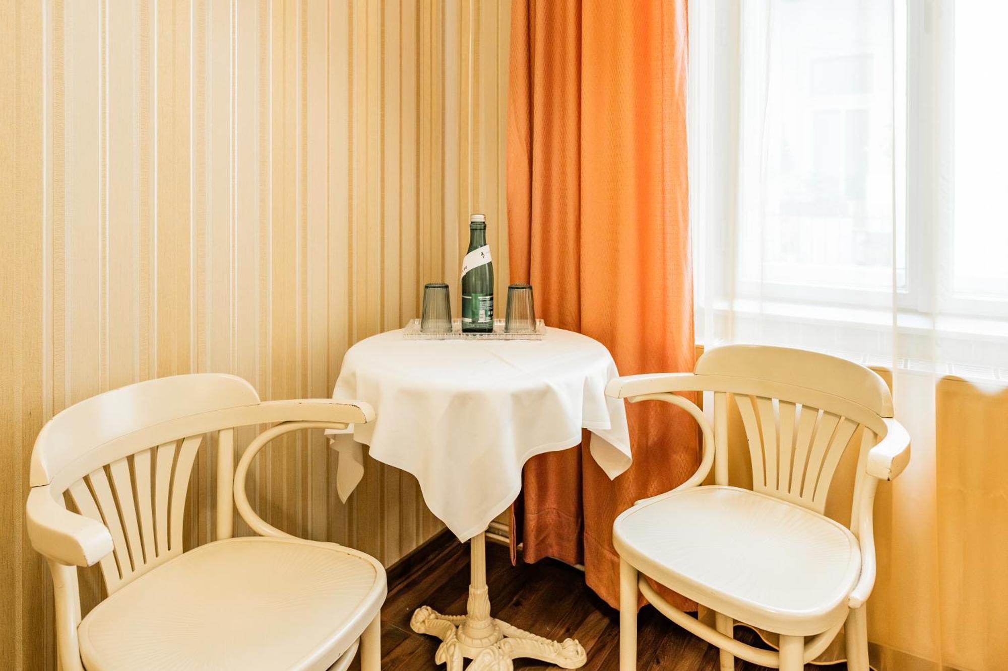 ウィーン ペンション バロネッセ Bed & Breakfast エクステリア 写真