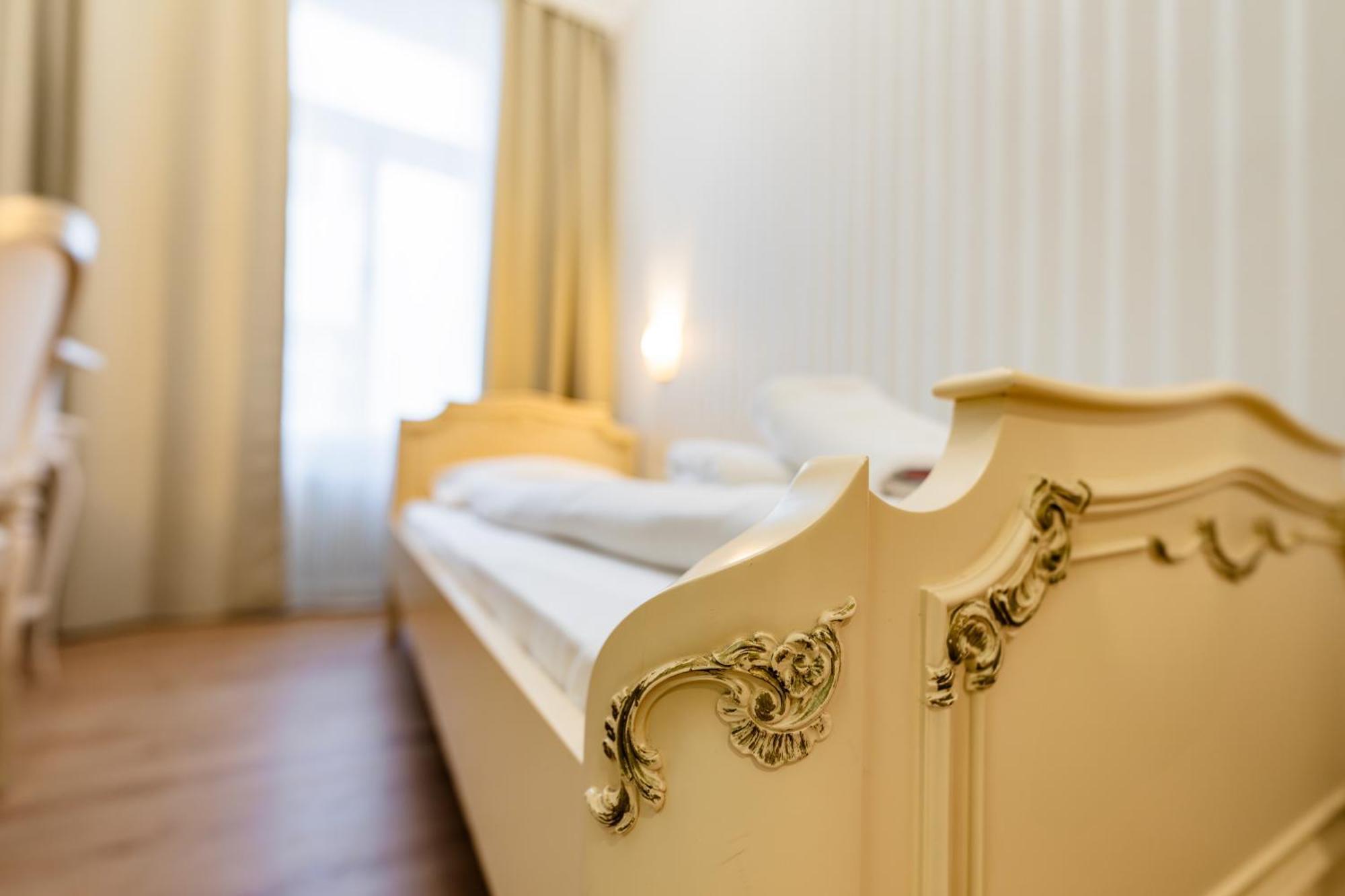 ウィーン ペンション バロネッセ Bed & Breakfast エクステリア 写真