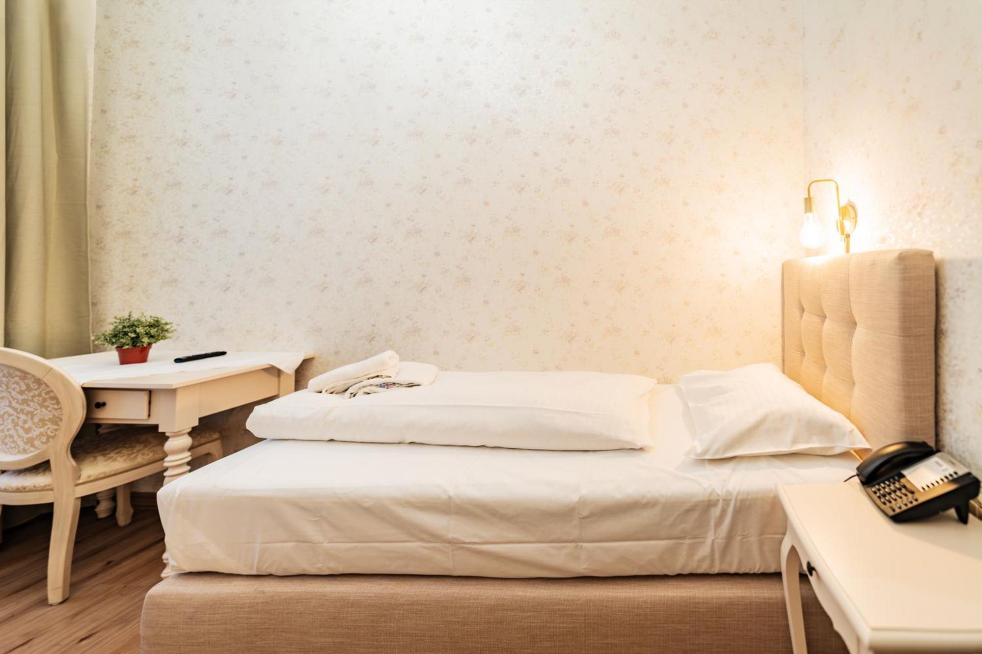 ウィーン ペンション バロネッセ Bed & Breakfast エクステリア 写真