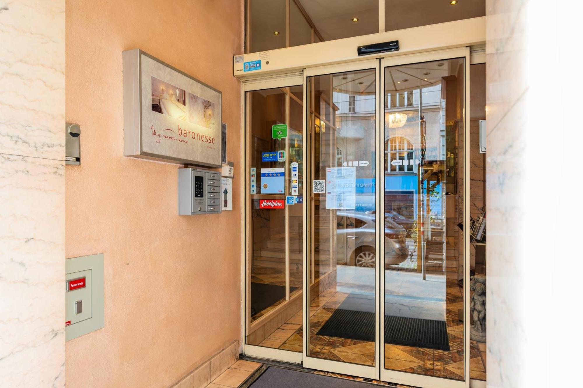 ウィーン ペンション バロネッセ Bed & Breakfast エクステリア 写真