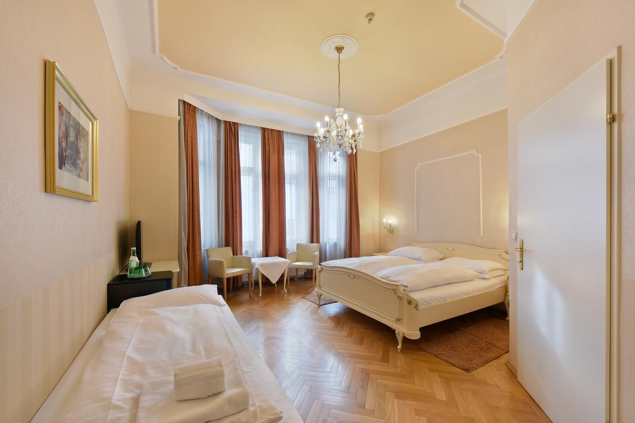 ウィーン ペンション バロネッセ Bed & Breakfast エクステリア 写真
