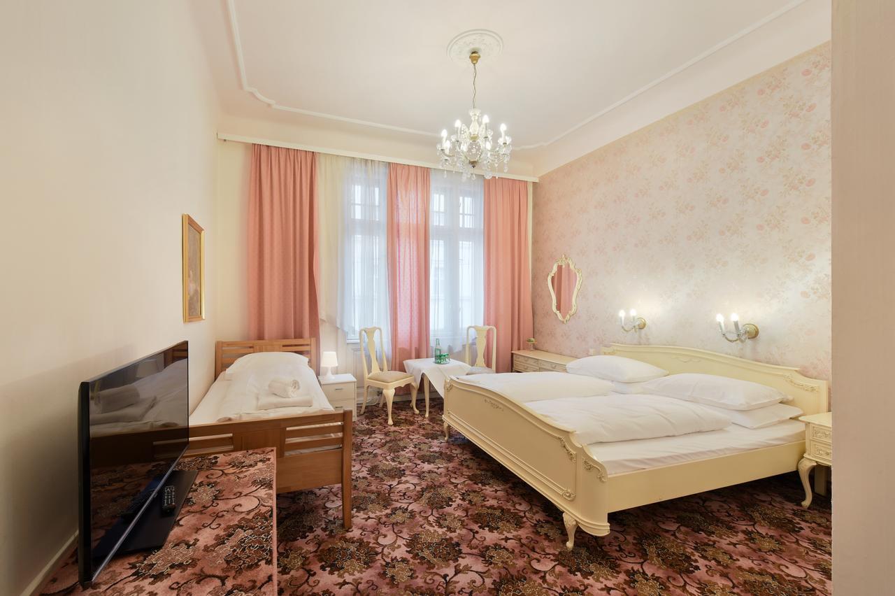 ウィーン ペンション バロネッセ Bed & Breakfast エクステリア 写真