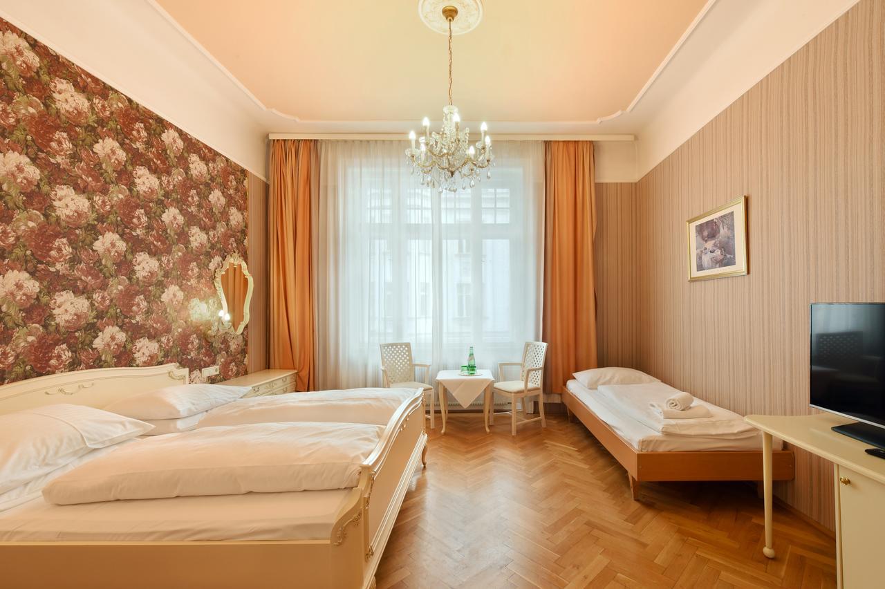 ウィーン ペンション バロネッセ Bed & Breakfast エクステリア 写真